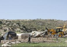 إخطارات بهدم سبع كرفانات