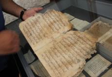 صيانة المخطوطات الكترونيا بالقدس 