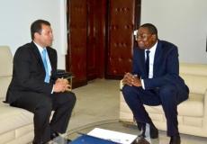 السفير صفوت إبريغيث على اليسار