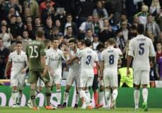 لاعبو ريال مدريد يحتفلون بأحد الأهداف