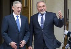وزير الدفاع الأمريكي جيمس ماتياس مع أفيغدور ليبرمان