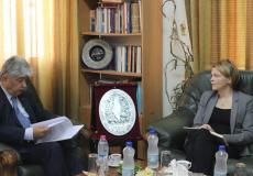 عضو اللجنة التنفذية لمنظمه التحرير أحمد مجدلاني مع سفيرة جمهورية فلندا