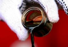 انخفاض أسعار النفط تعود لعوامل مثل العرض والطلب