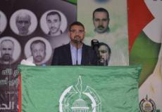 سامي أبو زهري خلال لقاء جماهيري عقد في مخيم الرشيدية جنوبي لبنان