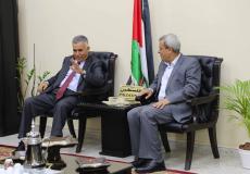 قلقيلية: المحافظ يلتقي وزير الحكم المحلي ويبحث معه عددا من القضايا.