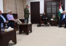 الرئيس عباس يستقبل وفد ميرتس