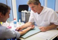  طبيب الأمراض الجلدية كريستوف ليبيش 