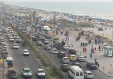 الغزيون يفرون للبحر هرباً من الحر