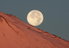 صورة للقمر الثلجي