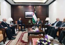 لقاء سابق بين الرئيس عباس والوفد الأمريكي