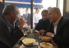 نتنياهو يأكل الحمص في القدس الشرقية