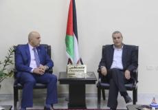 المحافظ و وكيل وزارة العمل.