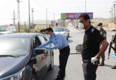 توزيع نشرات للتوعية من فيروس كورونا في محافظات الضفة