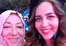 الناشطة السورية السورية عروبة بركات وابنتها حلا بركات