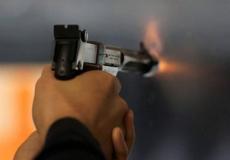 رجل يطلق النار على أب وابنه بسبب جدال