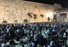 مستوطنون يستبيحون باحة حائط البراق