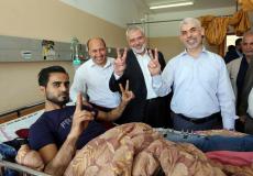 وفد من حركة حماس برئاسة اسماعيل هنية ويحيى السنوار يزور جرحى مسيرات العودة في مستشفيات غزة