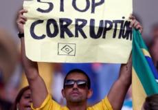 متظاهر برازيلي يطالب بمحاربة الفساد