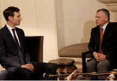 كوشنير يجتمع مع العاهل الأردني في عمان  -ارشيف-