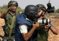 اعتداء قوات الاحتلال على الصحفيين الفلسطينيين-أرشيف 