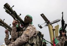 مقاتلون من كتائب القسام يحملون صواريخ مضادة للطائرات