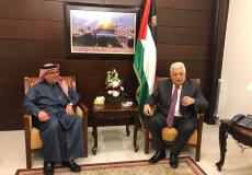 الرئيس الفلسطيني محمود عباس والسفير القطري محمد العمادي
