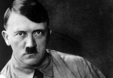 الألماني أدولف هتلر