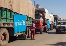 توجد مئات الشاحنات المستعدة لنقل المعونات من تركيا ومن الشطر الغربي من حلب الذي تسيطر عليه القوات الحكومية إلى شرق المدينة الذي تسيطر عليه المعارضة ال