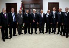 الرئيس مع أعضاء المحكمة الدستوري