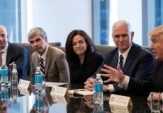 ترامب يلتقى رؤساء شركات أبل ومايكروسوفت وغوغل وفيسبوك