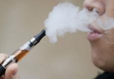 استنشاق البخار من سائل السجائر الإلكترونية قد يكون ساعد حوالي 18 ألف شخص لترك التدخين في إنجلترا، عام 2015