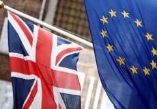 علم بريطانيا بجانب علم الاتحاد الأوروبي
