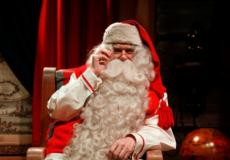 موسيقي يفقد عمله بسبب بابا نويل