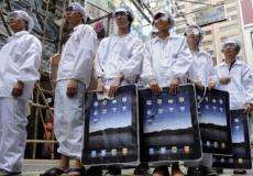 عمال في شركة فوكسكون