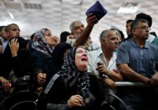 مواطنون مسجلون للسفر عبر معبر رفح - ارشيف