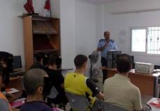 -- الشرطة ومديرية التربية والتعليم يفتتحان دورة محو الأمية لنزلاء مركز الإصلاح والتأهيل بالخليل