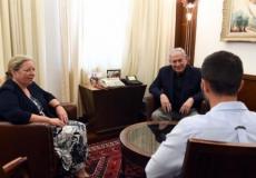 نتنياهو يستقبل حارس السفارة مويال والسفيرة عنات شلاين