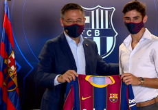 رئيس برشلونة يهرب من وسائل الإعلام 