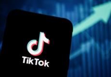 سعوديون يطالبون بحجبه مشهور على - تيك توك - بسبب استغلال قاصرات 