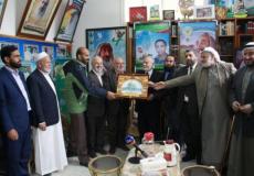 نواب حماس في زيارة لبيت الشهيد أحمد ياسين