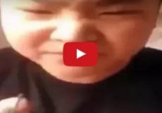 مراهق يبتلع مفرقعة نارية مشتعلة