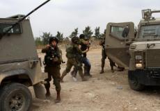 قوات الاحتلال تعتقل شابا - ارشيف