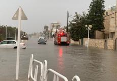 غرق شوارع ومركبات وتساقط للثلوج في إسرائيل