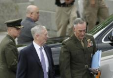 ماتيس (وسط) ودانفورد (يمين) يغادران البيت الأبيض بعد جلسة الإيجاز مع أعضاء مجلس الشيوخ بشأن كوريا الشمالية (رويترز)