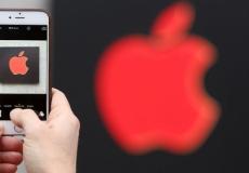 ابل باللون الاحمر