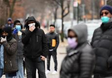 مواطنون خلال إجراءات منع تفشي كورونا في نيويورك