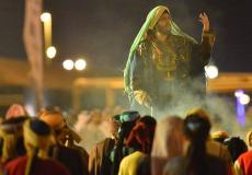 فارسات يشاركن في عروض الفرسان بسوق عكاظ السعودي