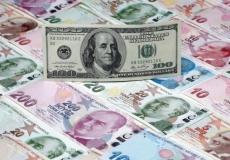 الليرة التركية تنهار أمام الدولار الأميركي بسبب قرار ترامب