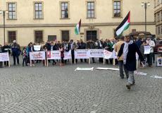 من الاعتصام أمام السفارة الأميركية في براغ