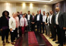 لقاء اشتية مع وفد اتحاد عمال كندا 